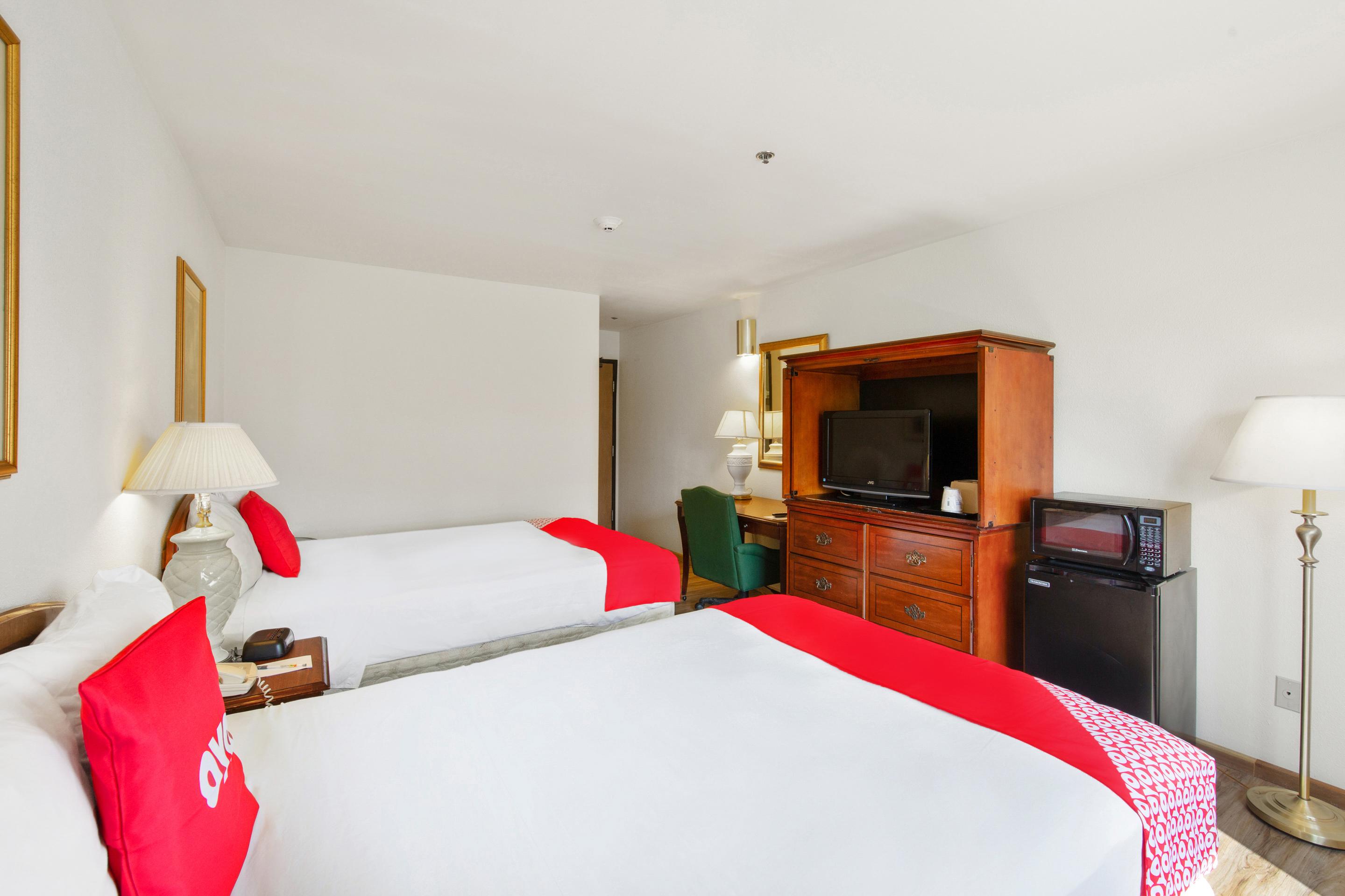 Oyo I-94 Hotel 2*