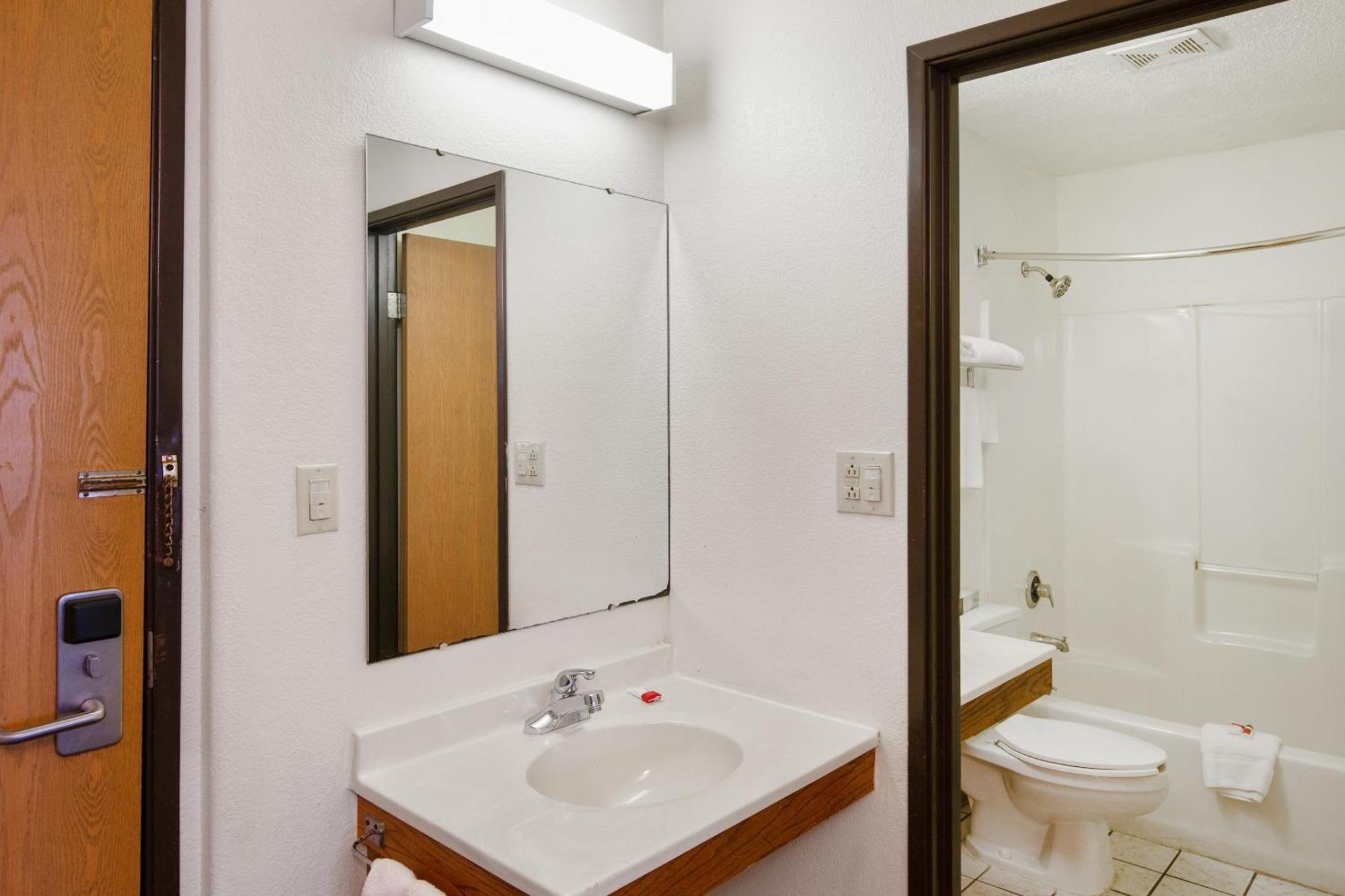 Oyo I-94 Hotel Portage
