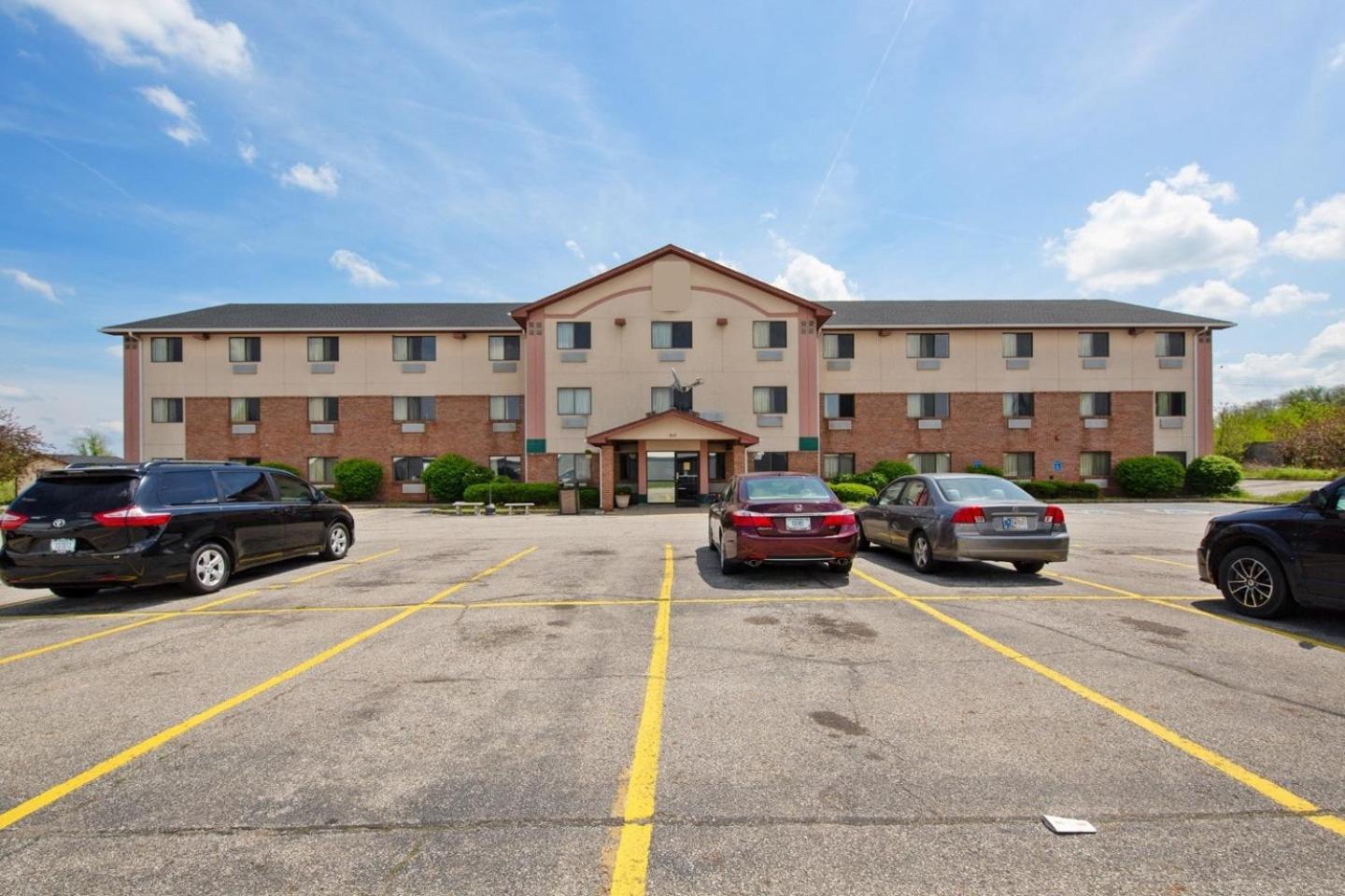 Oyo I-94 Hotel 2*
