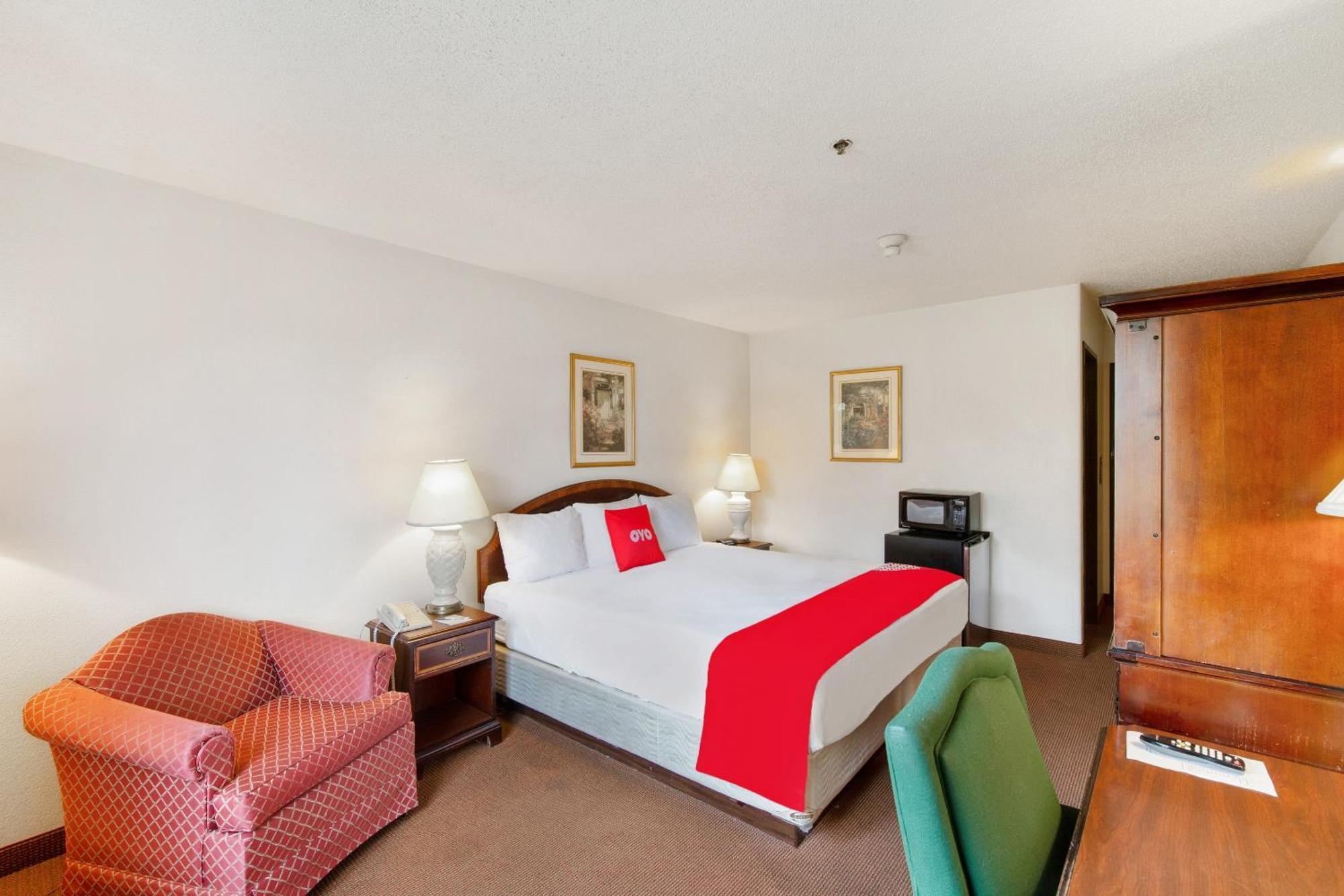 Oyo I-94 Hotel 2*