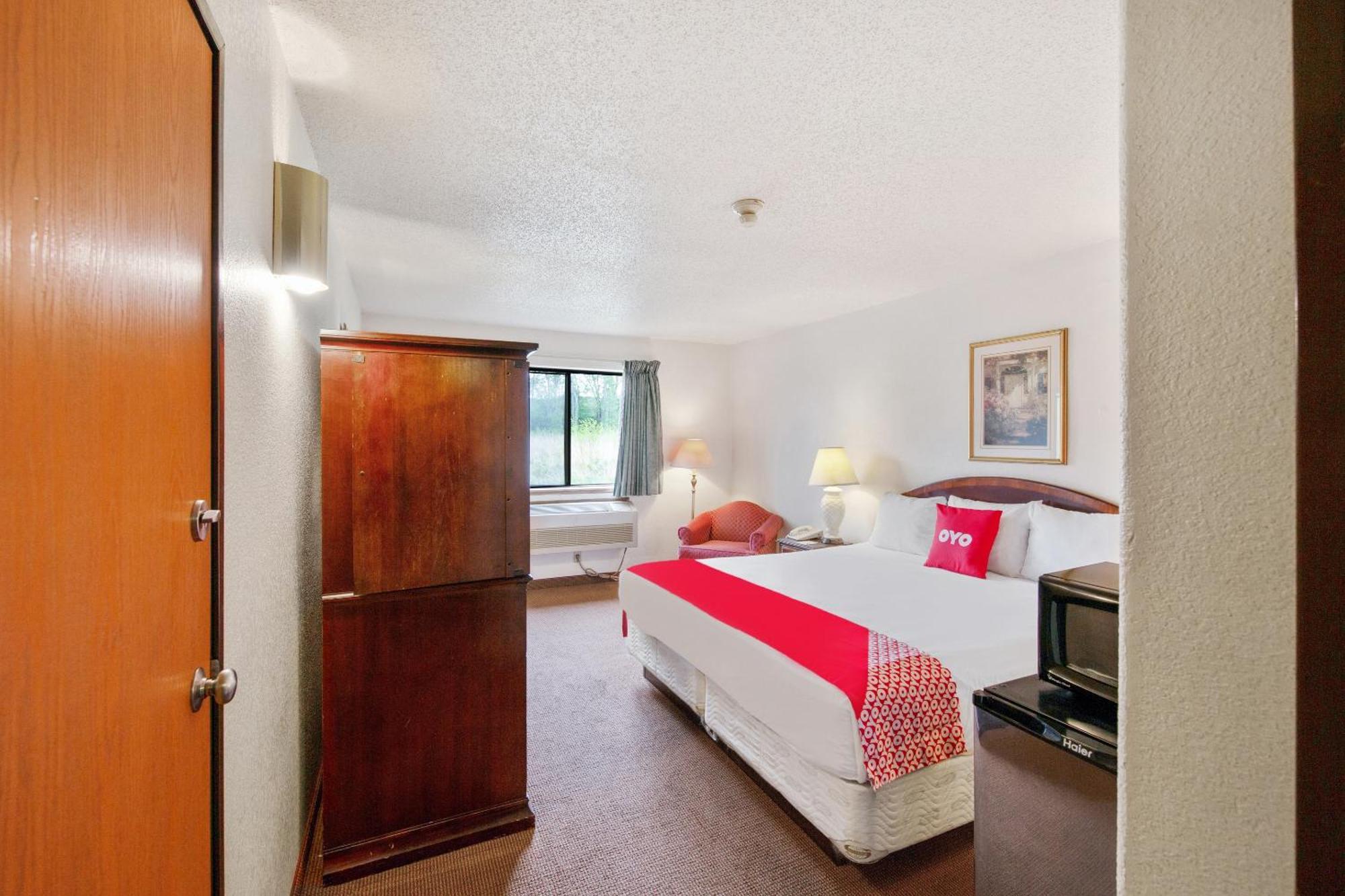 Oyo I-94 Hotel 2*